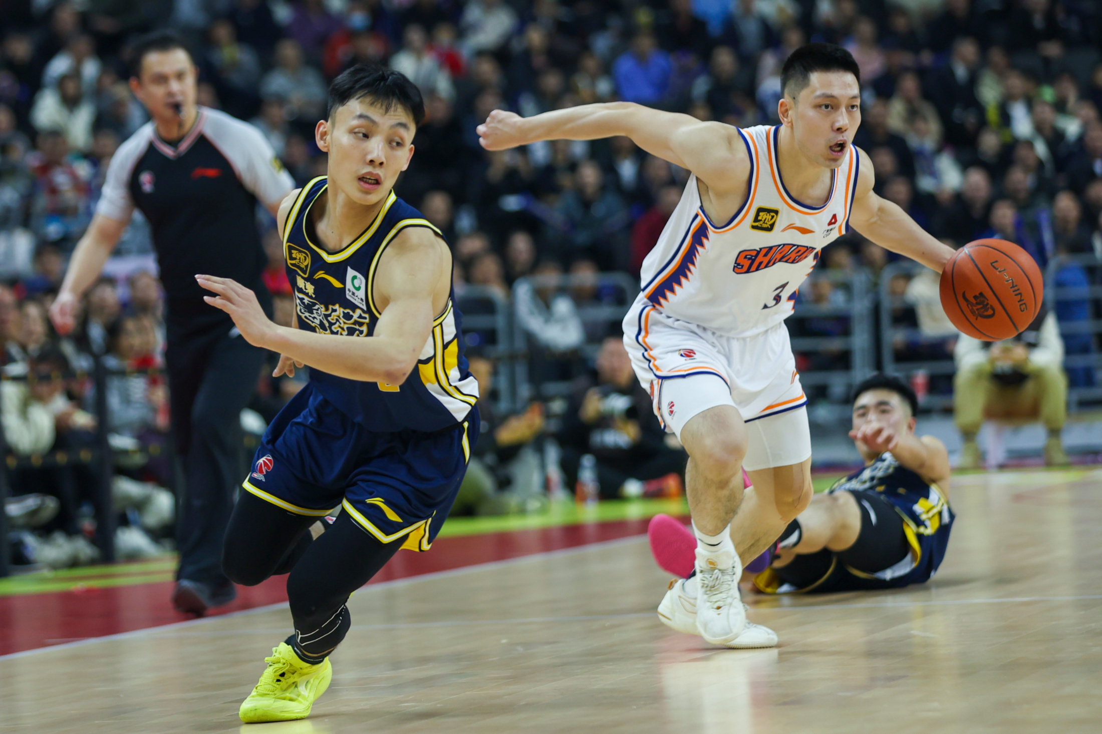 雷火登录入口-转折点！上海海港篮板制胜，CBA季后赛集结日攻防权衡，震撼外界，心理建设被强调的简单介绍